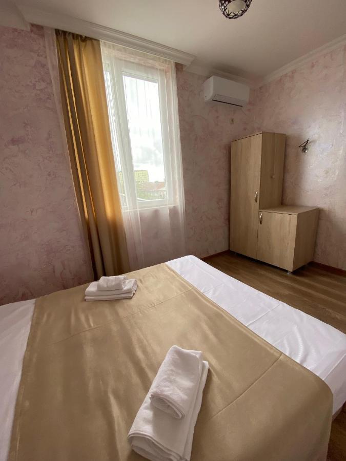 Hotel Holiday House Chkonia Batumi Exterior foto