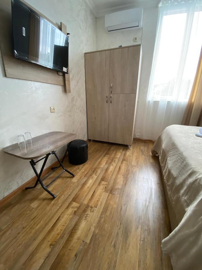 Hotel Holiday House Chkonia Batumi Exterior foto